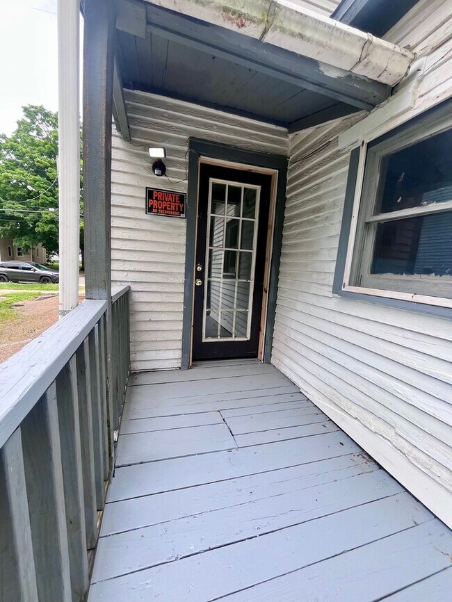 Building Photo - Newly Renovated Single Family Home!