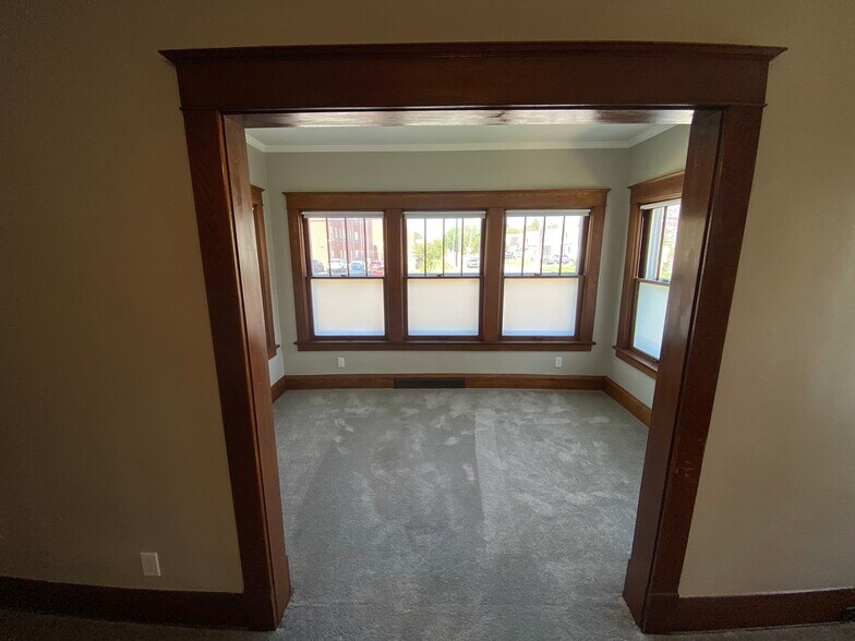 Building Photo - 324 Paine Ave