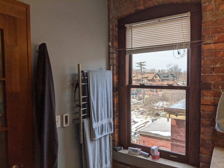 Master Bath - 3933 Trumbull St