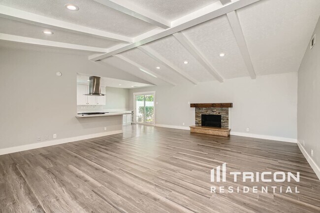 Building Photo - 9330 Highmeadow Dr
