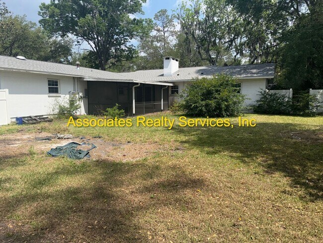 Building Photo - Beautiful 4bed/3bath Corner Lot in Suburban Heights