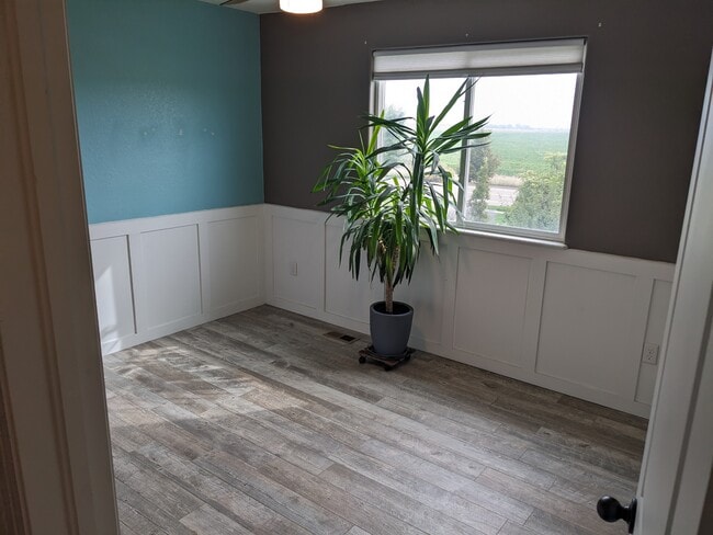 Building Photo - 2427 Sunbury Ln