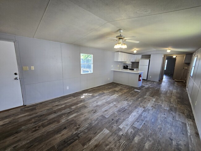Building Photo - 700 W Ridgeway Ave