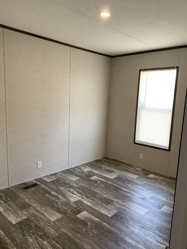 Building Photo - 100 Bristol St