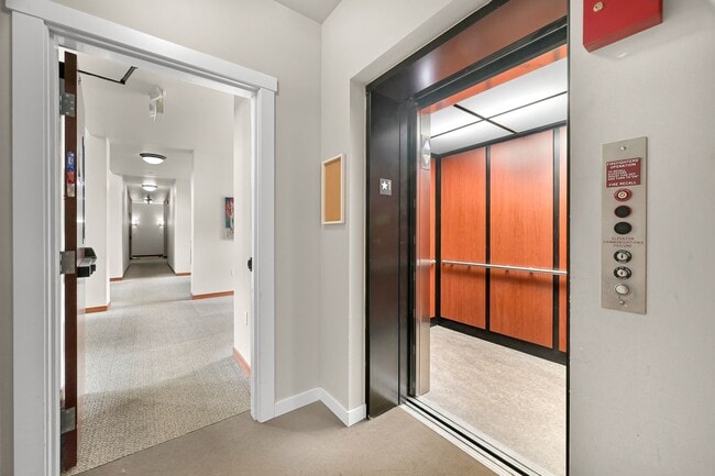 Building Photo - Beautiful Condo in Lynden