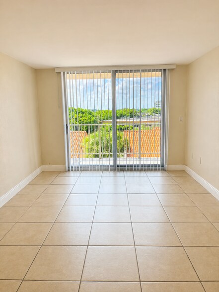 Building Photo - 1805 Sans Souci Blvd