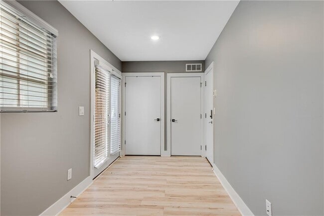 Building Photo - 743 Taylor Ct
