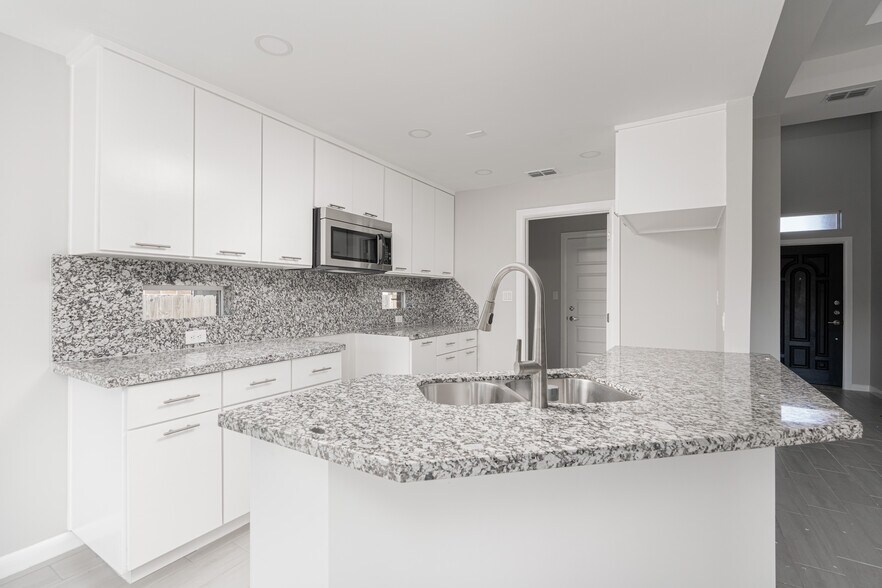 Kitchen - 2004 Ginger Ave