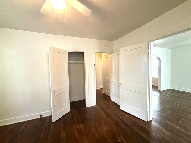 Building Photo - 4 Bedroom in Hyde Park!  Prelease for Augu...