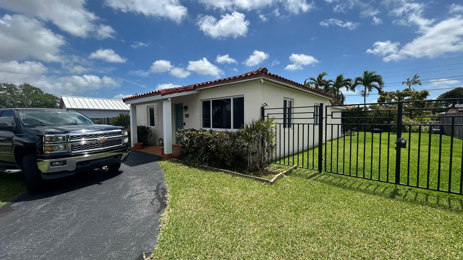 Building Photo - 6790 SW 18th St