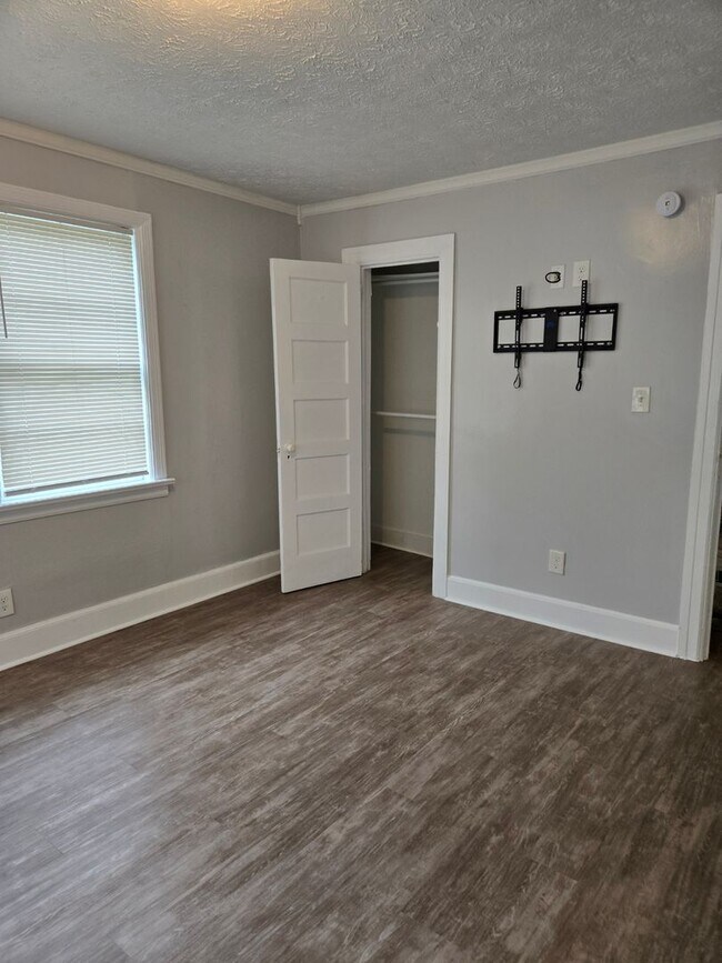 Building Photo - 4 Bedroom; 2 Bath home with Central Heatin...