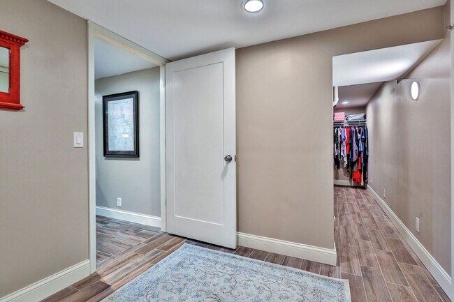 Building Photo - 16624 Elm Dr