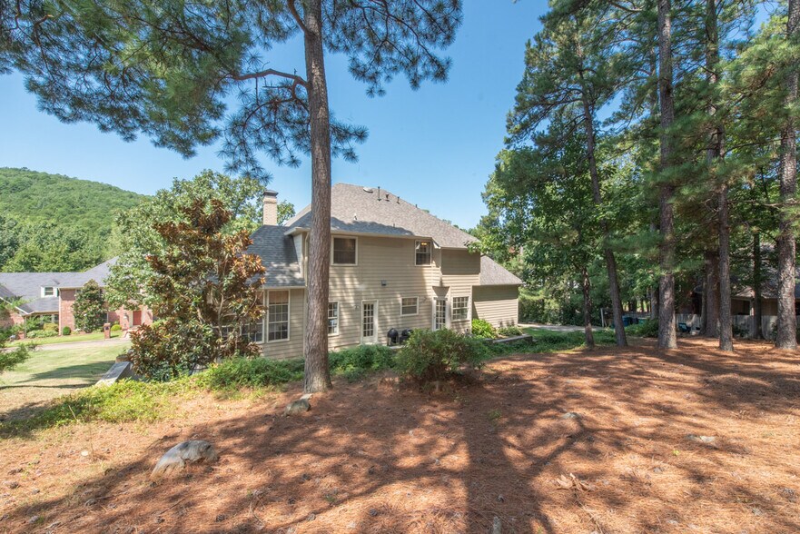 Building Photo - 15 Lorian Dr