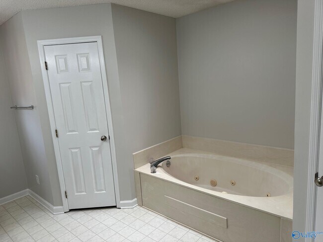 Building Photo - 101 Springfield Ln