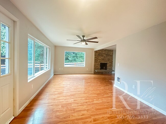 Building Photo - Cape Cod Style Farmhouse with HUGE Kitchen