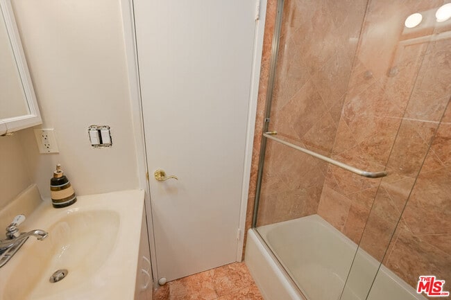 Building Photo - 4424 Noble Ave