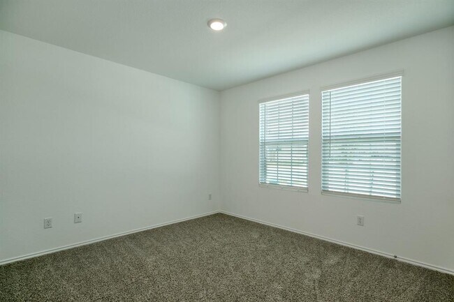 Building Photo - 200 Coventry Dr