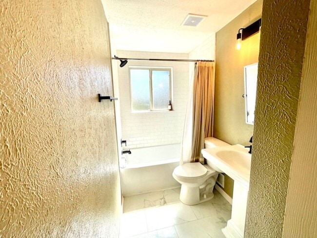 Building Photo - Amazing Littleton Bungalow