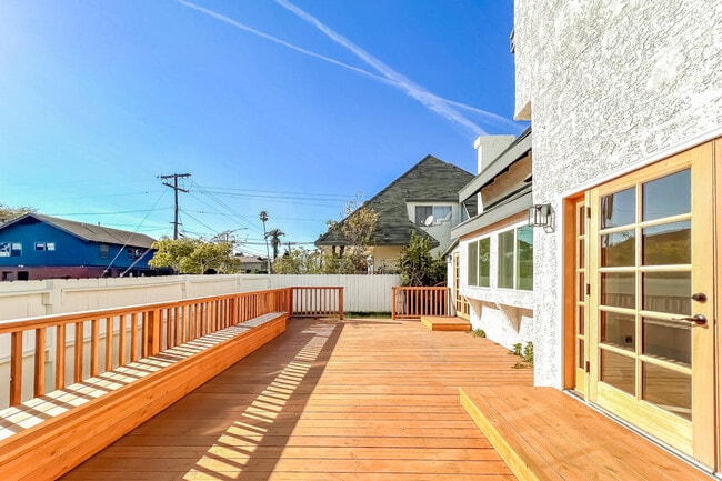 Building Photo - 103 N Kingsley Dr