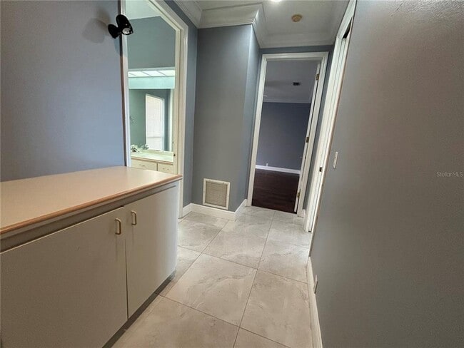 Building Photo - 6719 Fairway Cove Dr