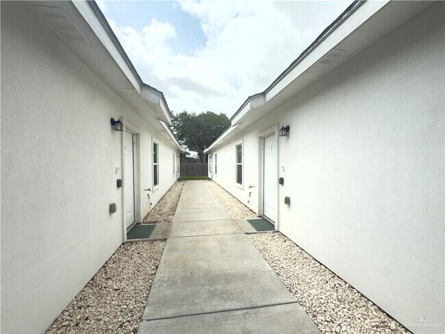 Building Photo - 5 W Fig Ave