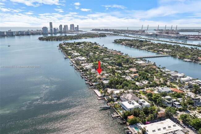 Building Photo - 305 N Hibiscus Dr