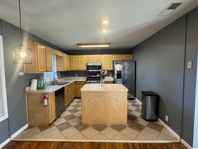 Building Photo - 1256 N 9th St