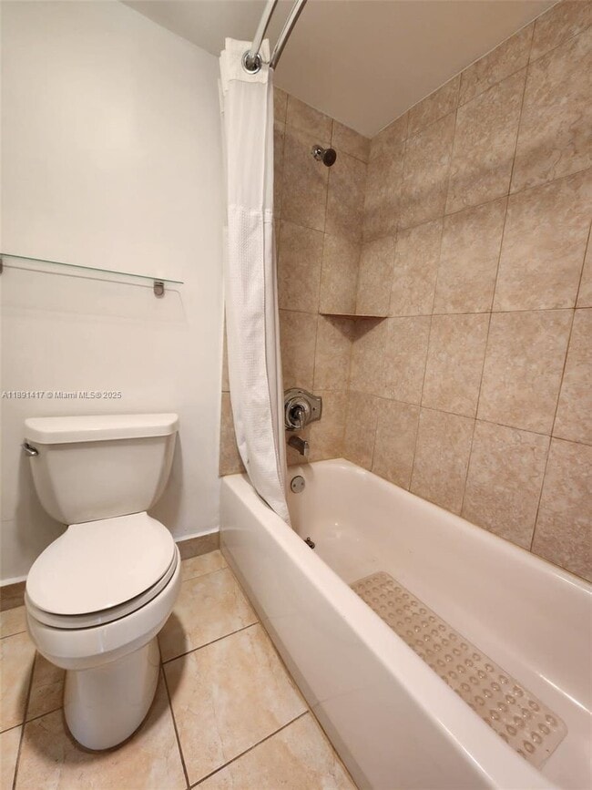 Building Photo - 3301 N Country Club Dr