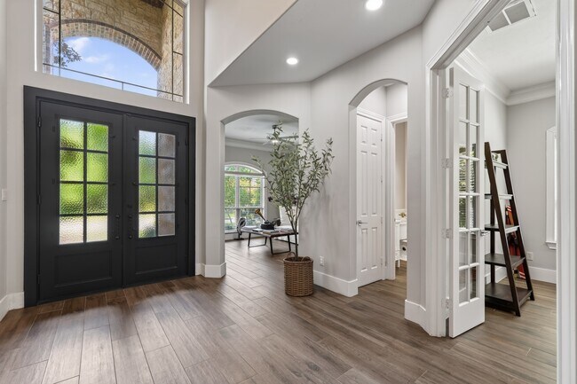 Building Photo - 110 S Veilwood Cir