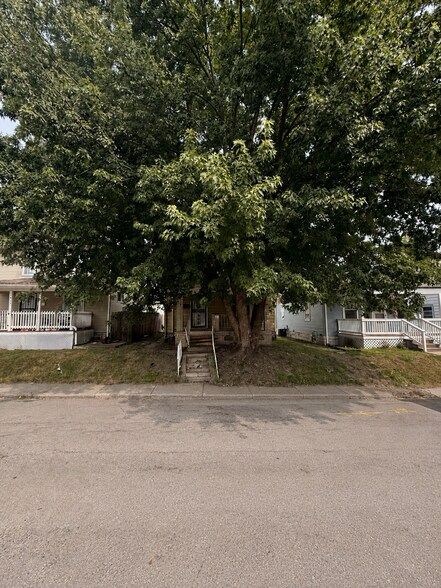 Building Photo - 1610 Kelly Dr