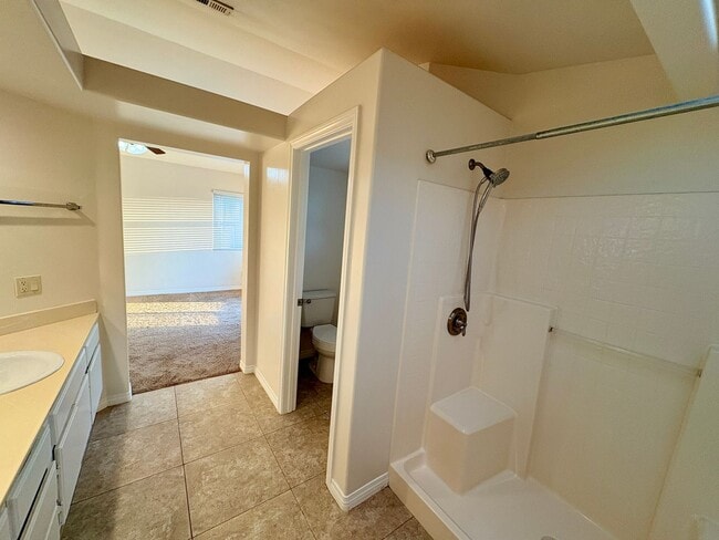 Building Photo - Beautiful Two Story Home with Large Yard - Oceanside