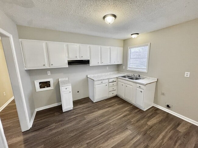 Building Photo - 3940 Schoolfield Rd