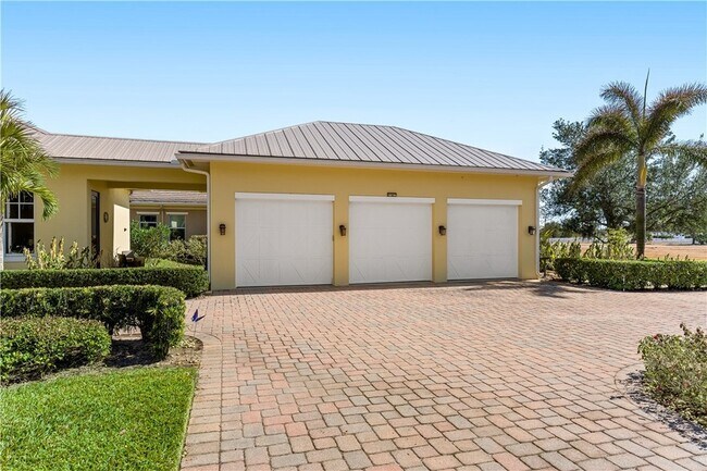 Building Photo - 7634 S Polo Grounds Ln