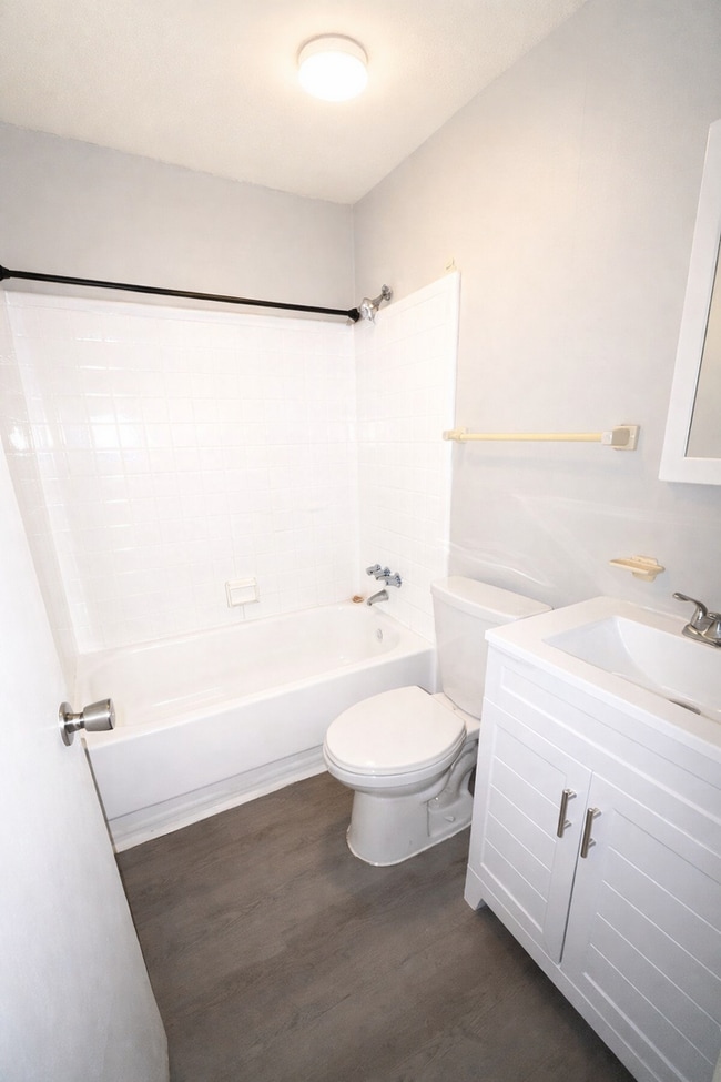 Building Photo - 408 Birchwood Dr