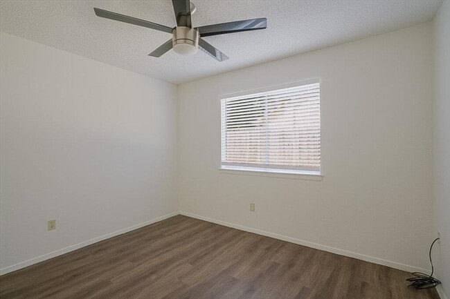 Building Photo - 612 Greenlawn Blvd