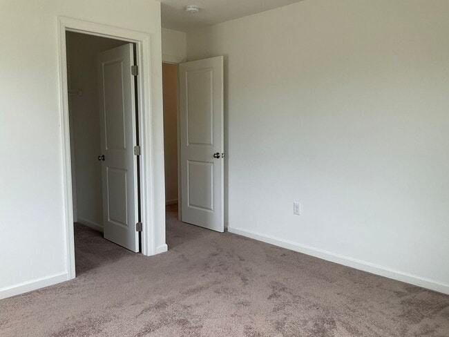 Building Photo - 301 Reserve Ln