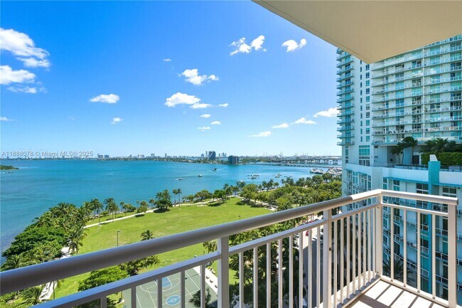 Primary Photo - 2000 N Bayshore Dr