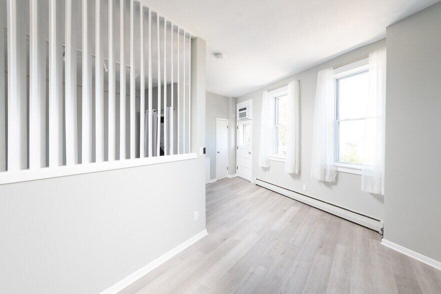 Building Photo - 2266 S Kinnickinnic Ave