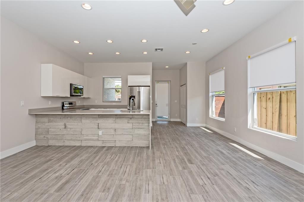 Building Photo - 1105 NE 2nd Ave