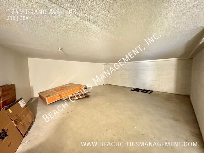 Building Photo - 1749 Grand Ave