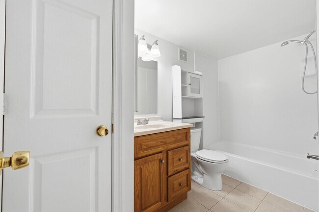 Building Photo - 5578 Burnside Dr