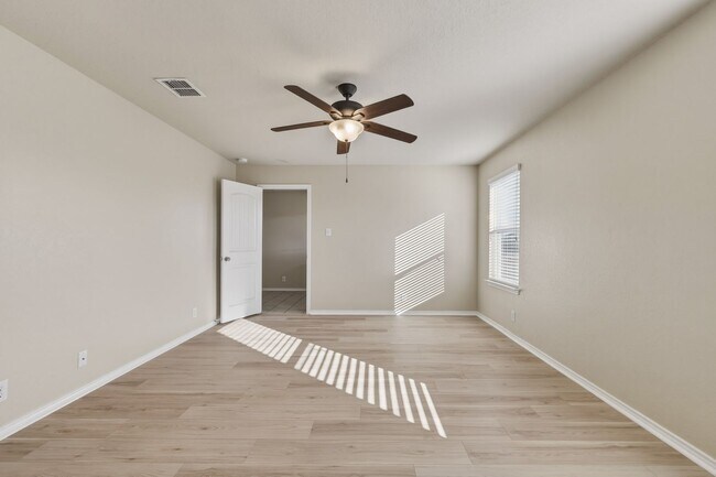 Building Photo - 8810 Double Oak