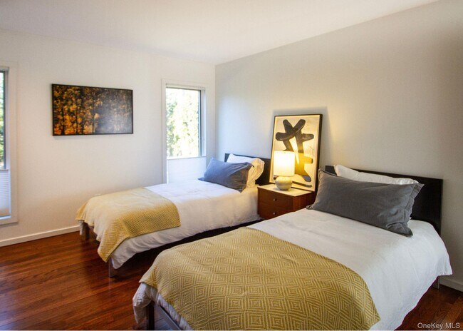 Building Photo - 5 Southwood Ln