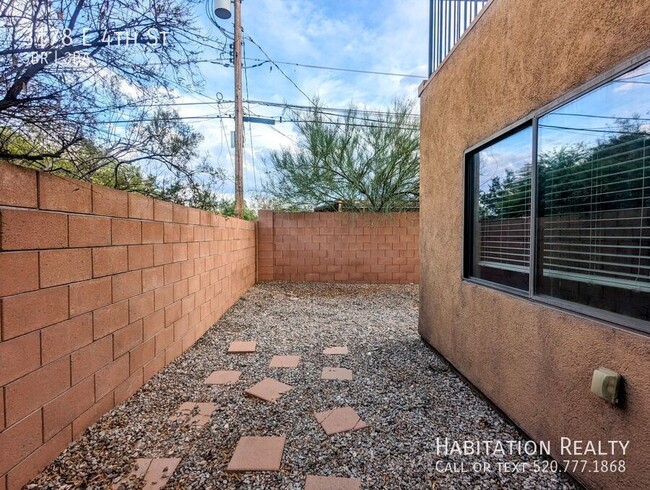 Building Photo - Pre-Lease!! 3bed/3bath townhome in Miramon...