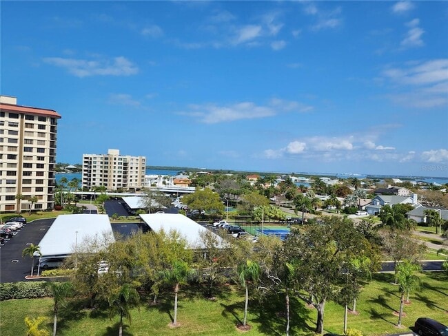 Building Photo - 690 Island Way