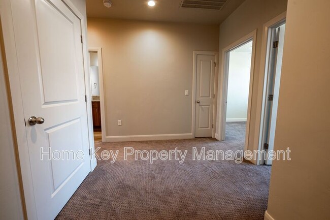Building Photo - 1184 E Bulloch St