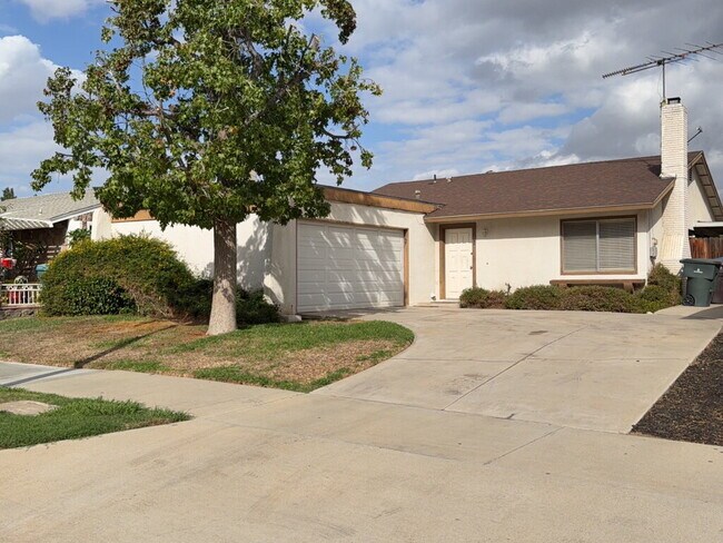 Primary Photo - Charming 3-Bed Oasis with 2 Baths on Olymp...