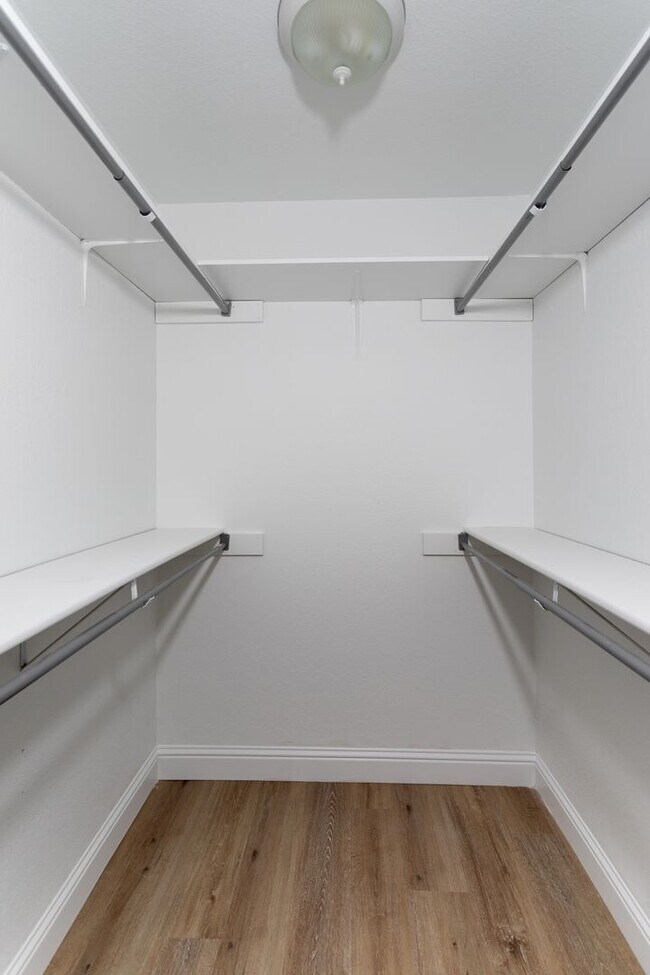 Building Photo - Villa Borgata Condo with Newer Flooring, P...