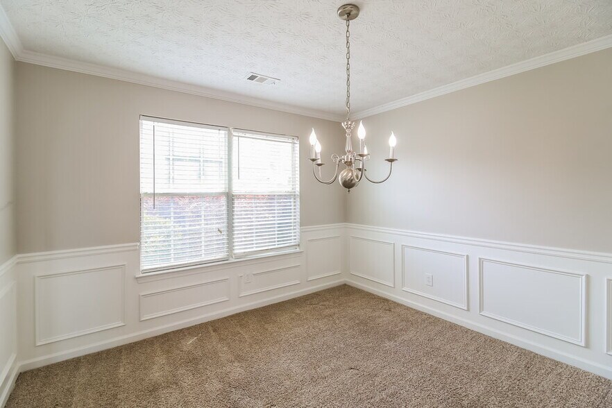 Building Photo - 604 Mohawk Cir