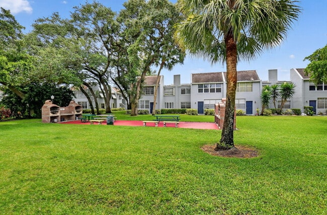 Building Photo - 2860 SW 22nd Ave